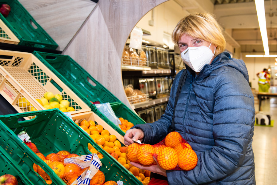 Die KundInnen freuen sich über die günstige Einkaufsmöglichkeit