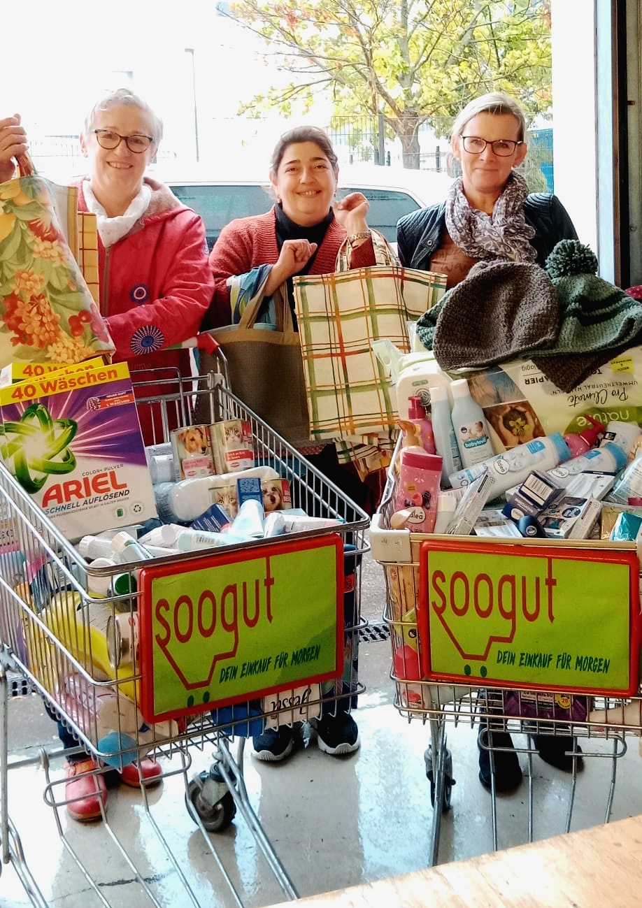 Die Pfarre Münchendorf hat im Rahmen des Erntedankfestes Hygieneprodukte für die Kunden und Kundinnen des soogut Sozialmarktes in Mödling gesammelt.