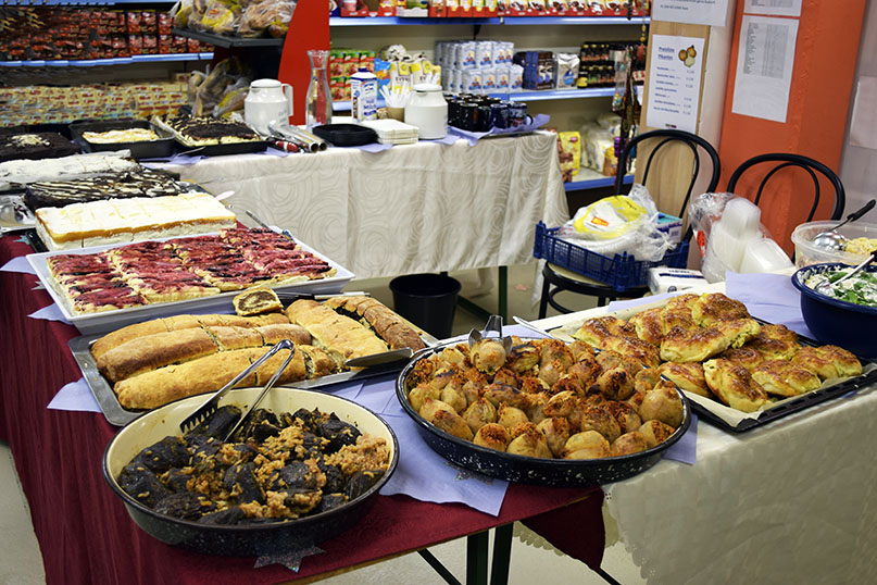 Kuchen- und türkisches Buffet