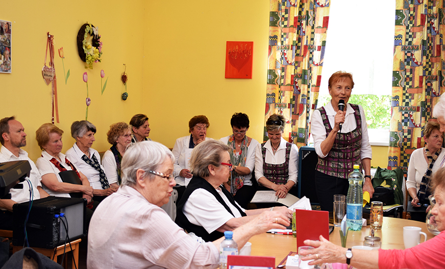 Begrüßung der Gäste durch die Singgruppe Harmonie