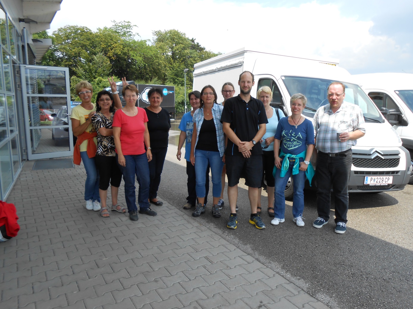 von links nach rechts: Inge Rausch, Silvia Winter, Heidemarie Hackl, Gabriele Huschak, Alexandra Hinterleitner, Gabriele Kranl, Renate Aigner, Tamara Ladner, Christa Ahrer, Christian Naderer,