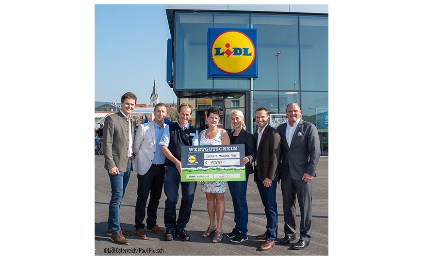 Ewald Becksteiner (Stadtrat), Mario Fritzenschaft (Verkaufsleiter Lidl Österreich), Günter Rötzer (Filialleiter), Gerlinde Luftensteiner (soogut Mostviertel mobil), Anneliese Dörr (soogut Mostviertel mobil), Franz Possegger (Vertriebsleiter Lidl Österreich), Alois Schroll (Bürgermeister Ybbs)