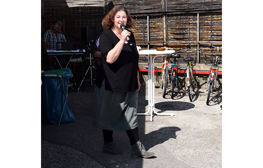 Manuela eröffnet die Veranstaltung