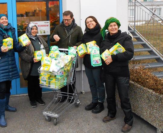 Gerhard Wannemacher und sein Team übergeben die Spende an Nazife