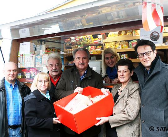 v.l.n.r.: Nad Istvan (Marktleitungs-Stellvertreter), GR Regina Öllinger, GR Anton Ebner (Ortsvorsteher Mauer), GR Egon Brandl (Ortsvorsteher Hausmening), Anneliese Dörr, MSc (Regionalmanagerin SAM NÖ), Gerlinde Luftensteiner (Marktleiterin) und Mag. Gerhard Riegler (Stadtrat).