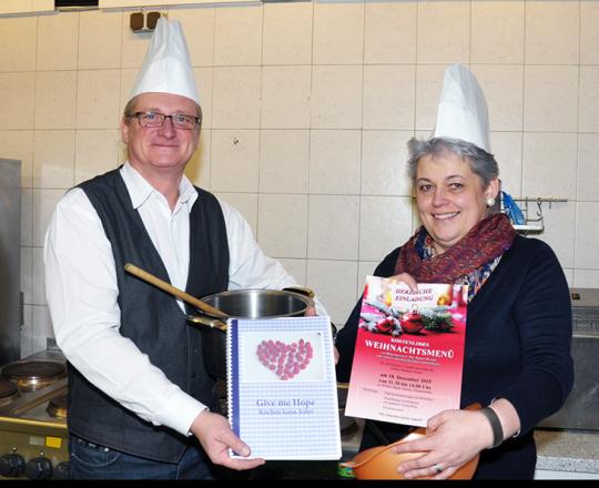 Fraktionsvorsitzender Stadtrat KommR Peter Spicker und die Marktleiterin Barbara Sandhofer freuen sich auf zahlreiche Gäste.